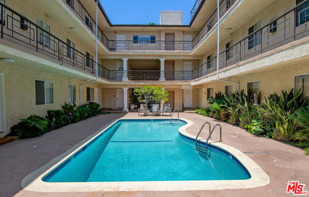 4358 Mammoth Avenue 26