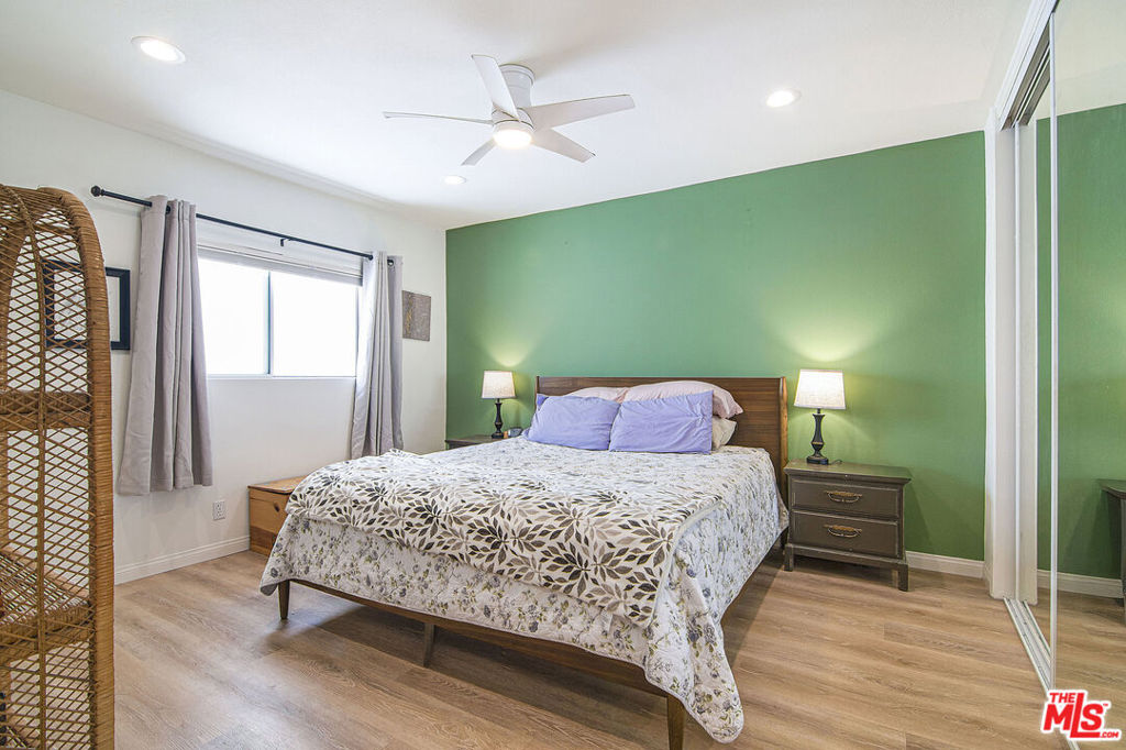 4358 Mammoth Avenue 26