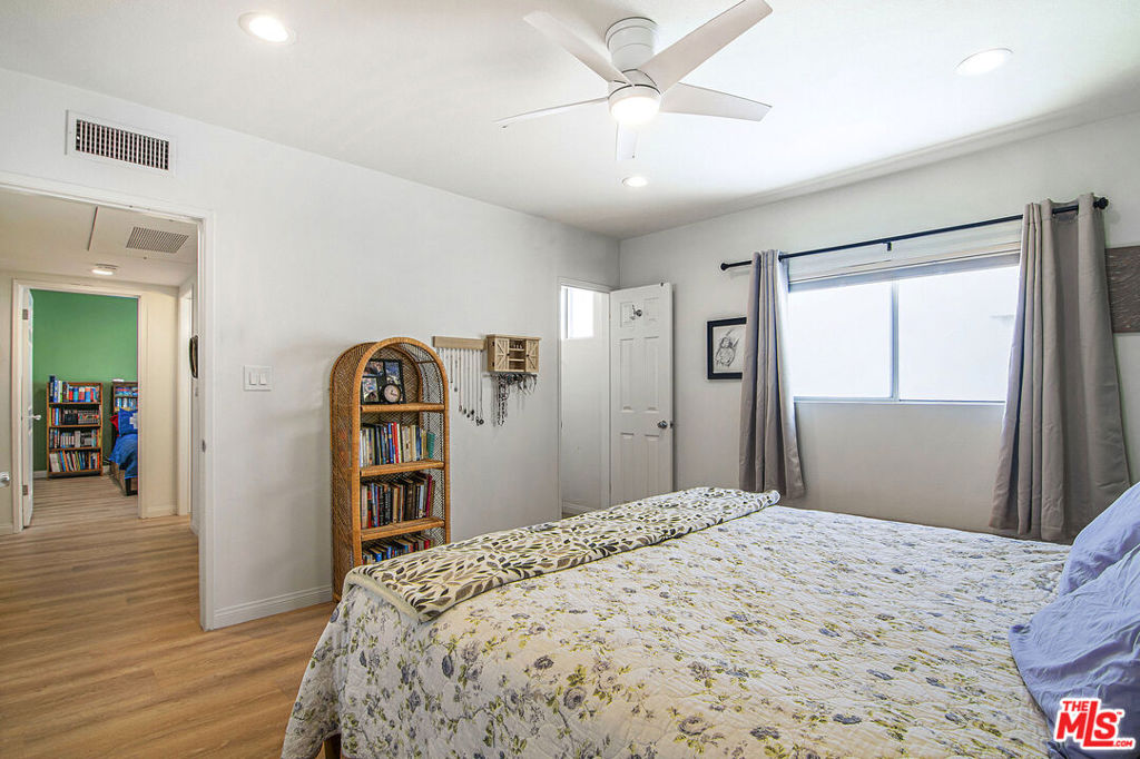 4358 Mammoth Avenue 26