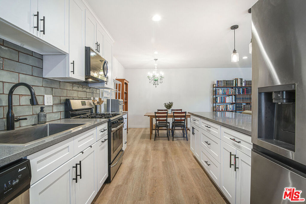 4358 Mammoth Avenue 26