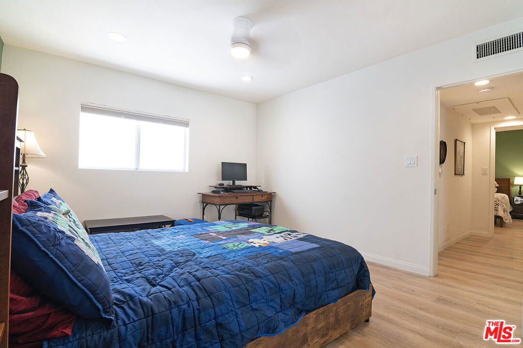 4358 Mammoth Avenue 26