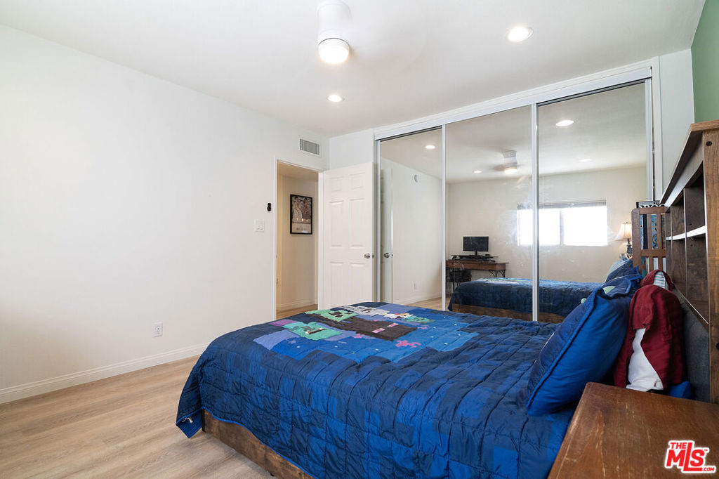 4358 Mammoth Avenue 26