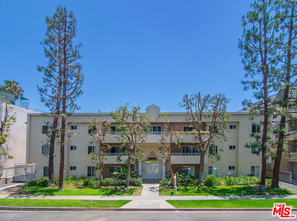 4358 Mammoth Avenue 26