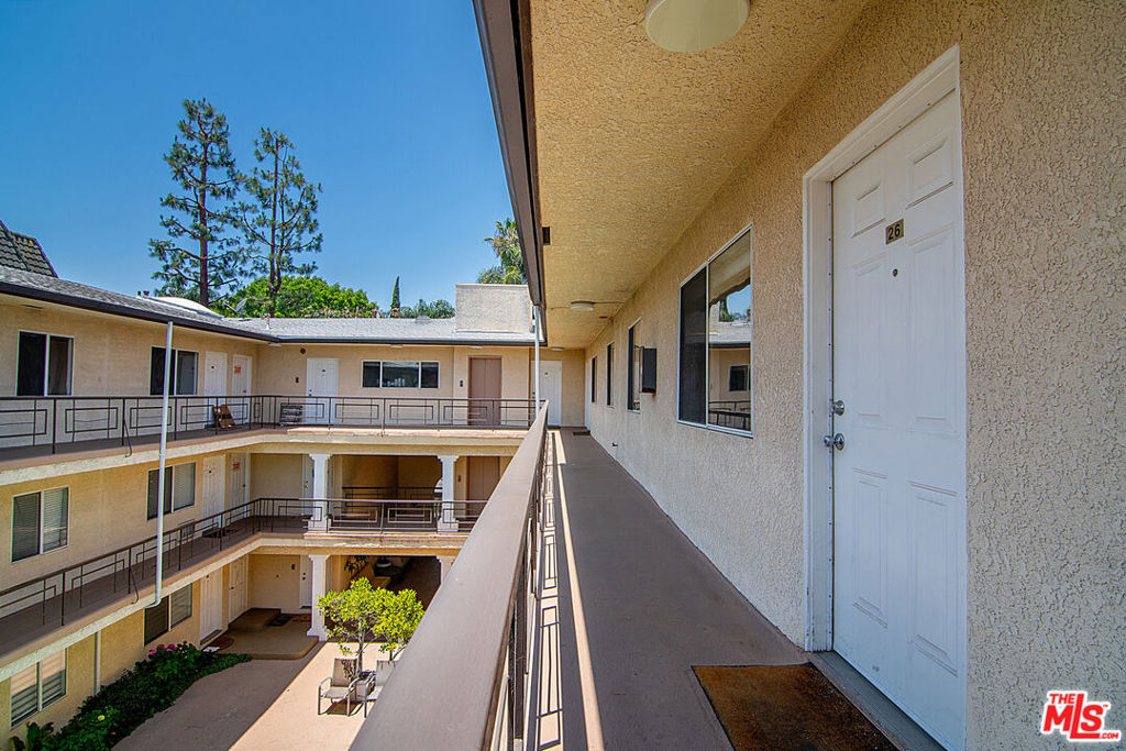 4358 Mammoth Avenue 26