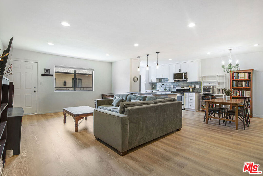 4358 Mammoth Avenue 26