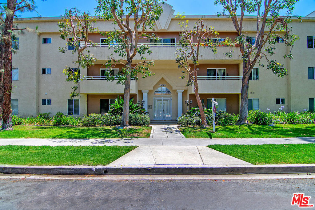 4358 Mammoth Avenue 26