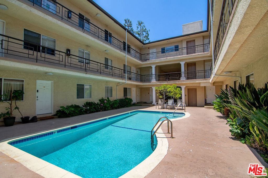 4358 Mammoth Avenue 26