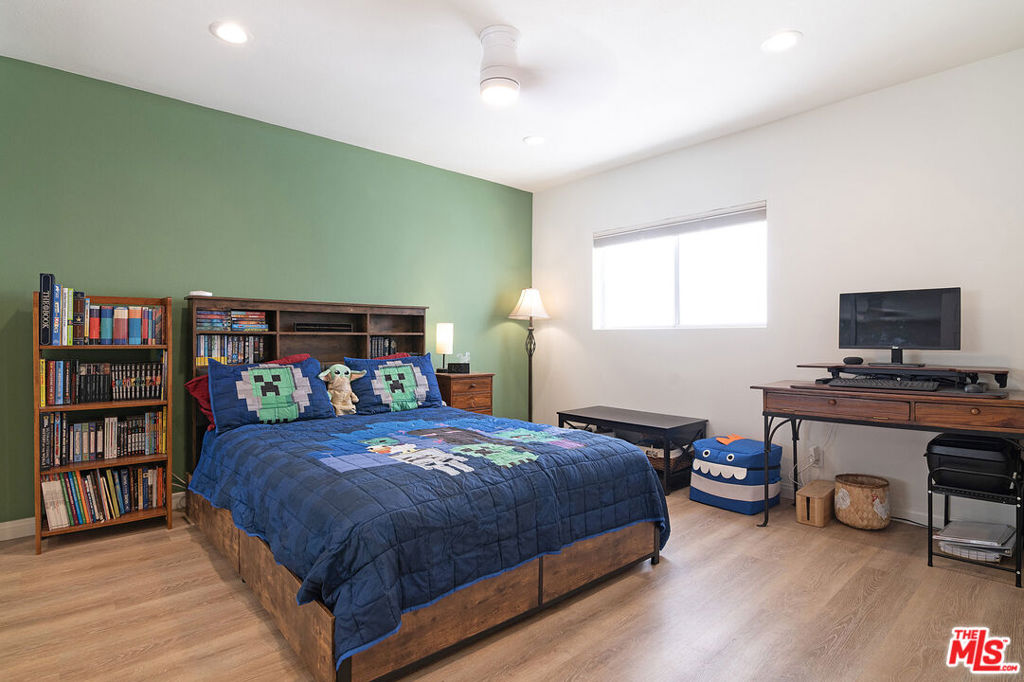 4358 Mammoth Avenue 26