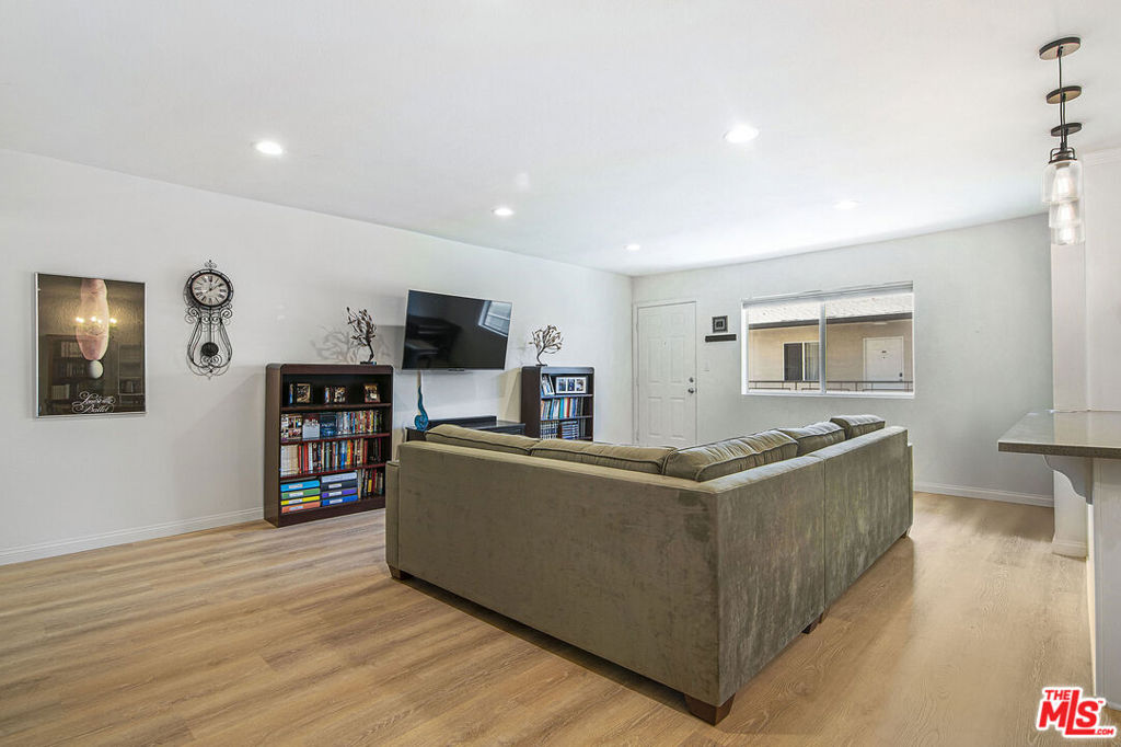 4358 Mammoth Avenue 26