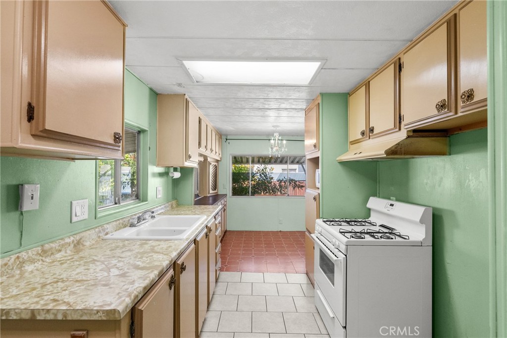 21001 Plummer Street 72