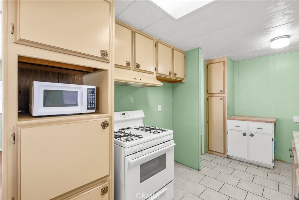 21001 Plummer Street 72