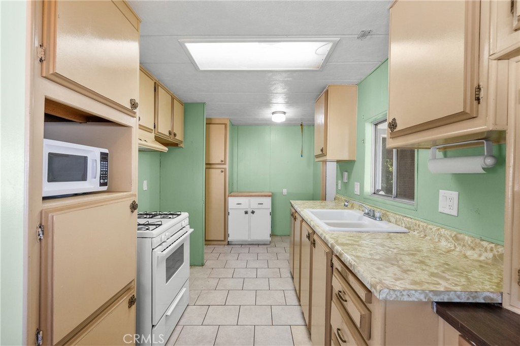 21001 Plummer Street 72