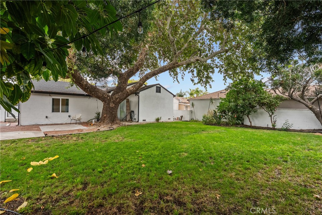 13817 Bromwich Street