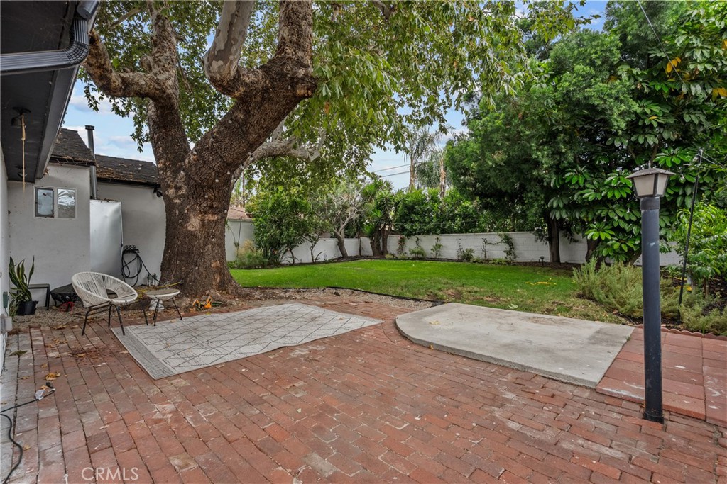 13817 Bromwich Street