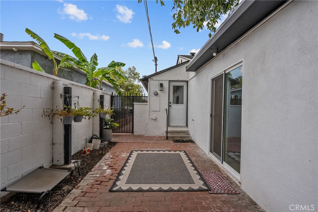 13817 Bromwich Street