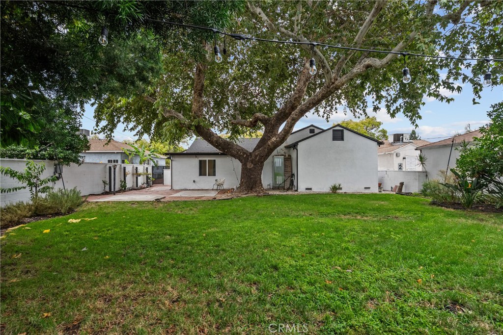 13817 Bromwich Street