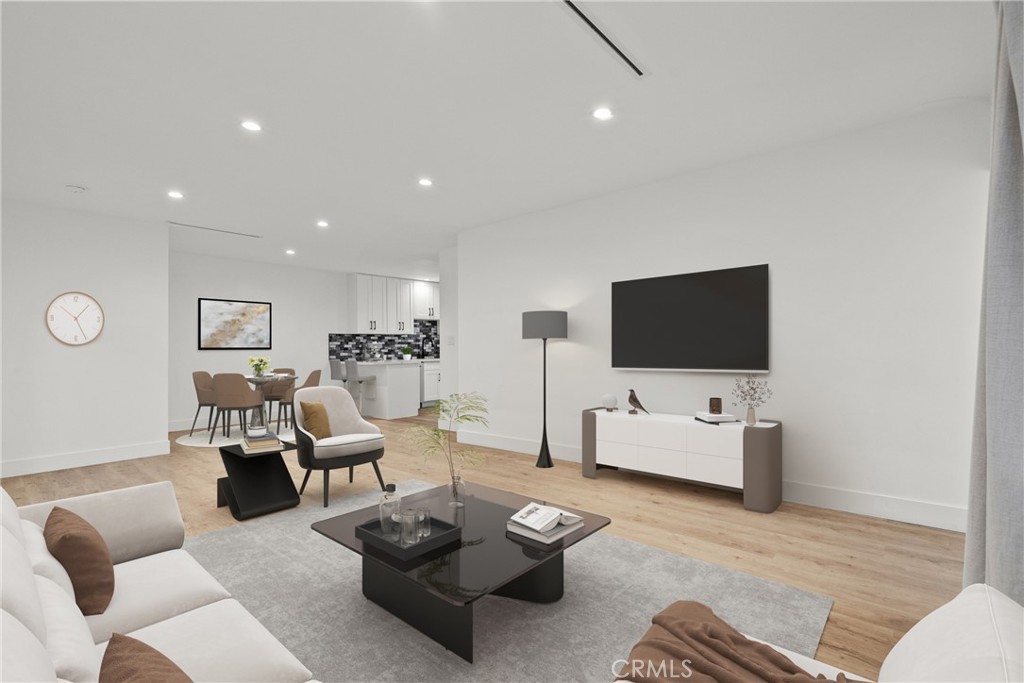 13817 Bromwich Street