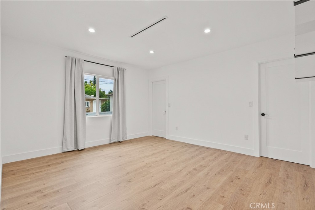 13817 Bromwich Street