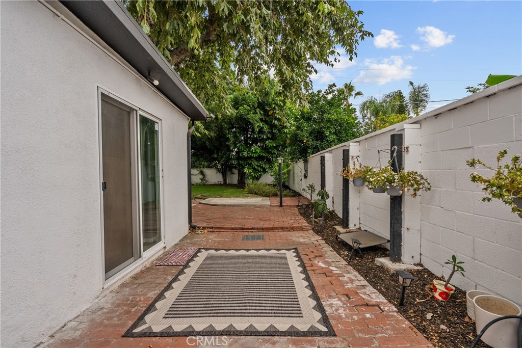 13817 Bromwich Street