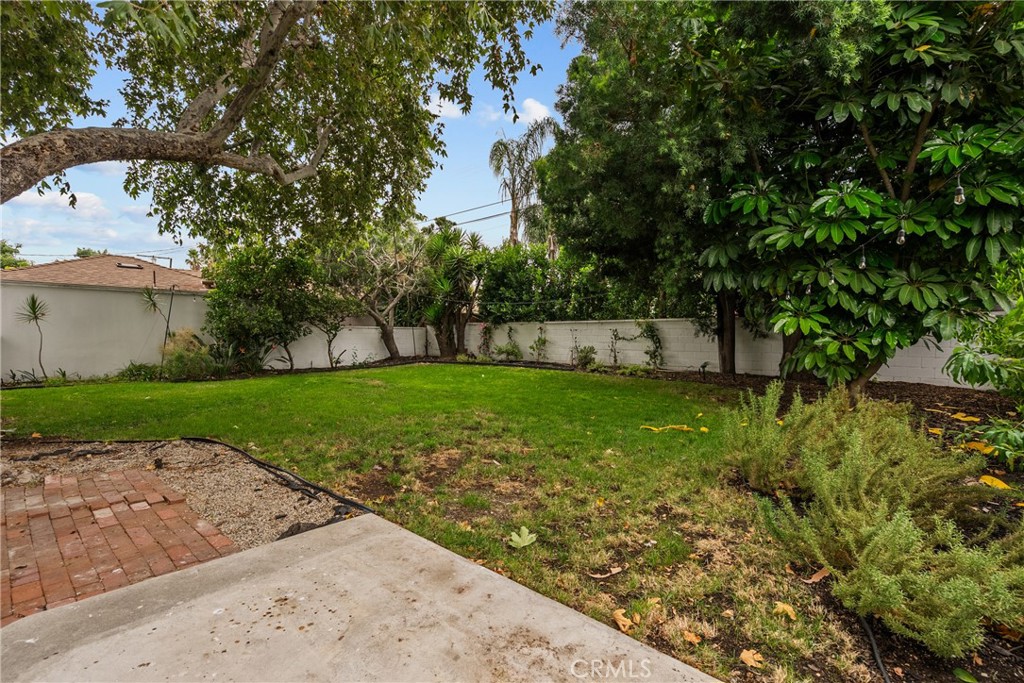 13817 Bromwich Street