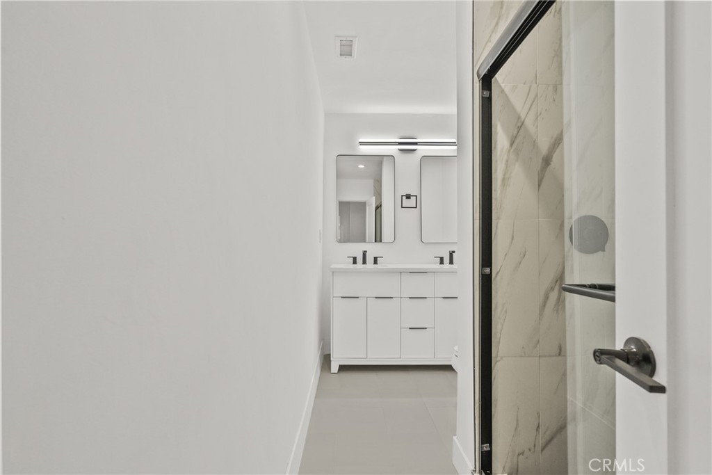 13817 Bromwich Street