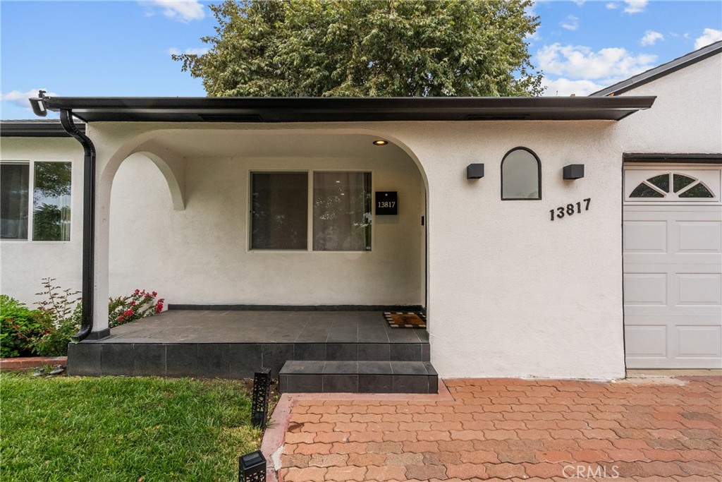 13817 Bromwich Street