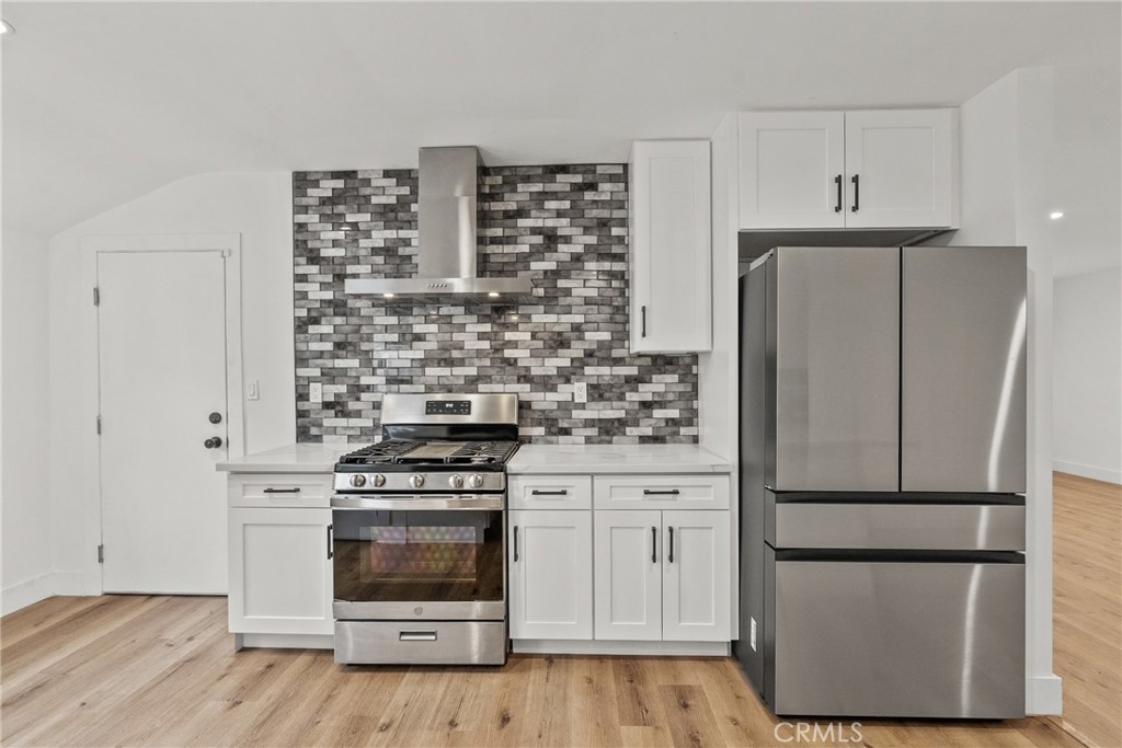 13817 Bromwich Street