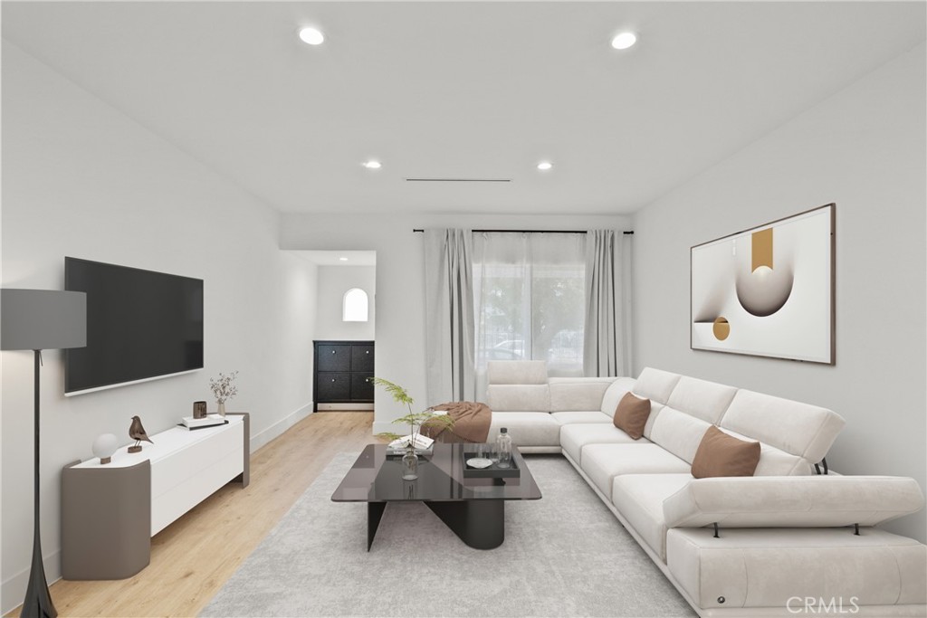 13817 Bromwich Street