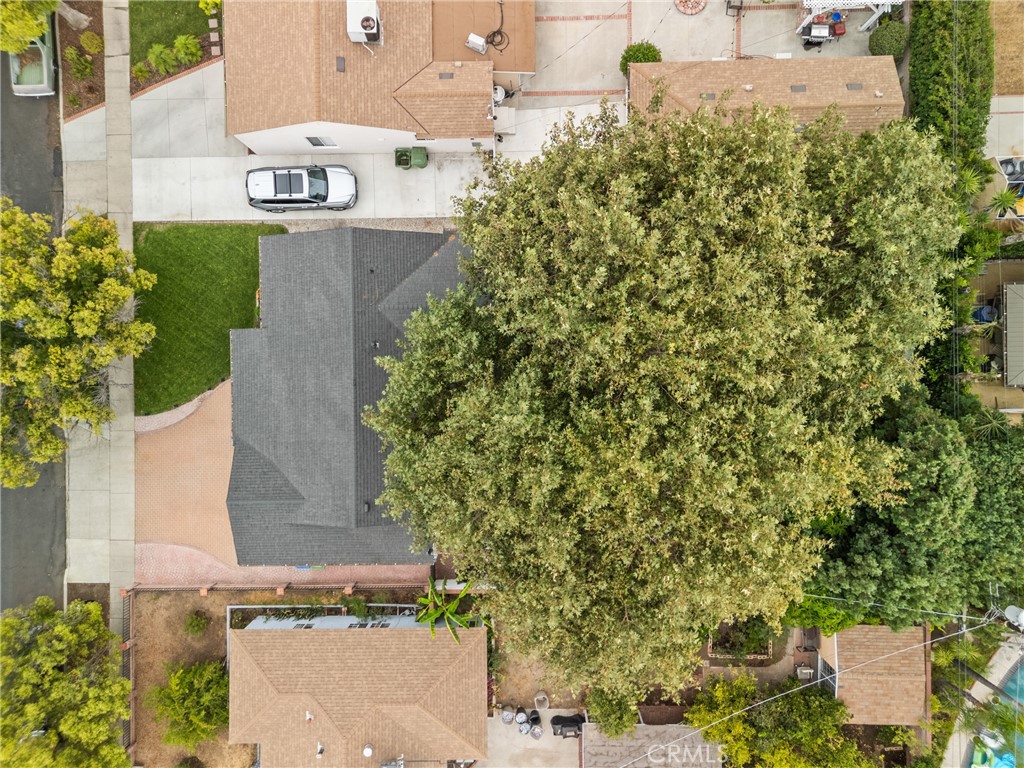 13817 Bromwich Street