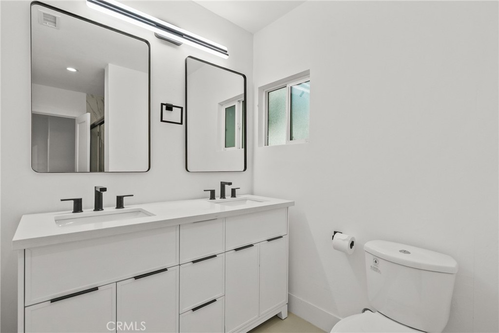 13817 Bromwich Street