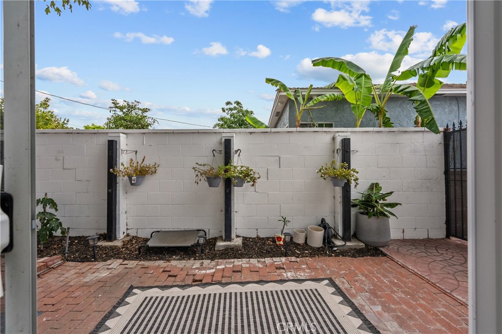 13817 Bromwich Street