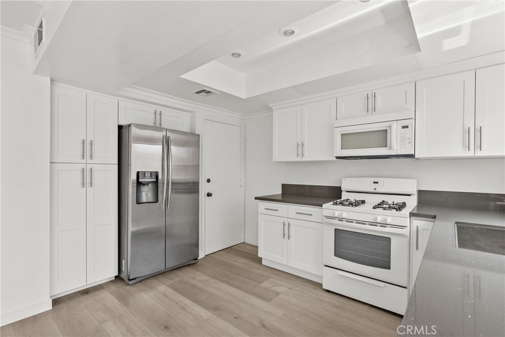18958 Sherman Way 17