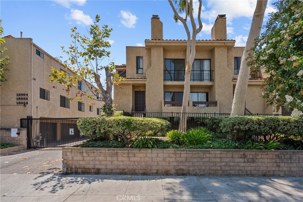 18958 Sherman Way 17