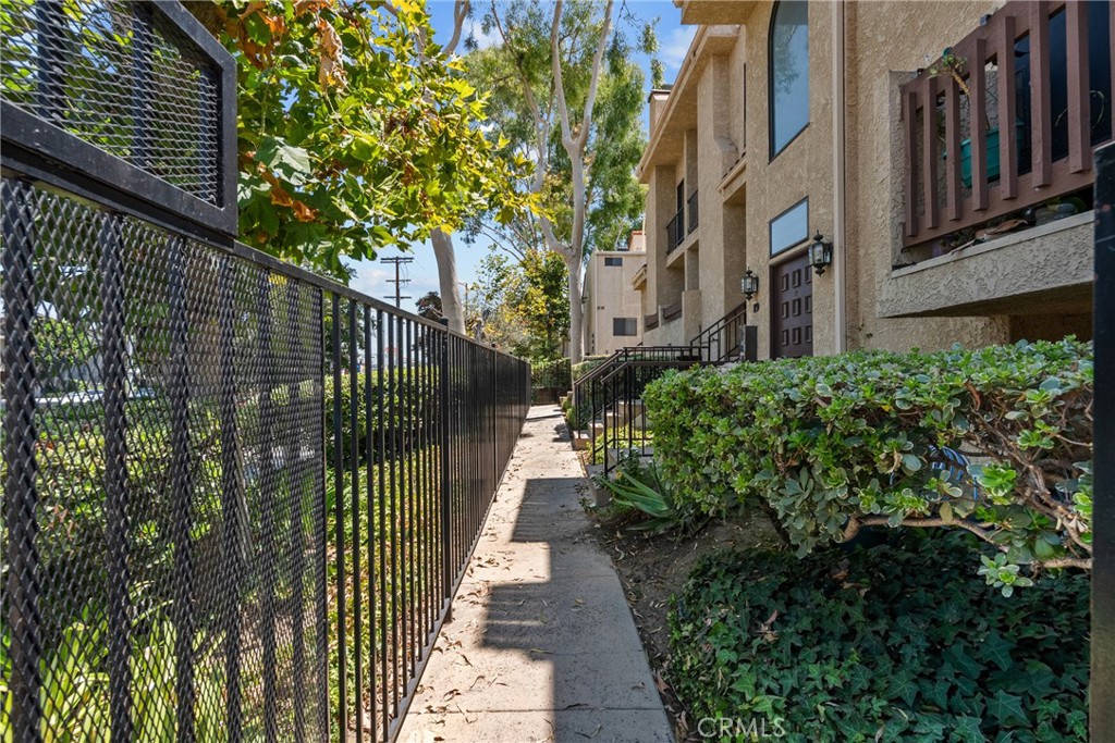 18958 Sherman Way 17