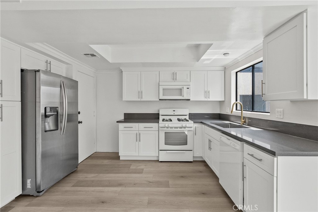 18958 Sherman Way 17