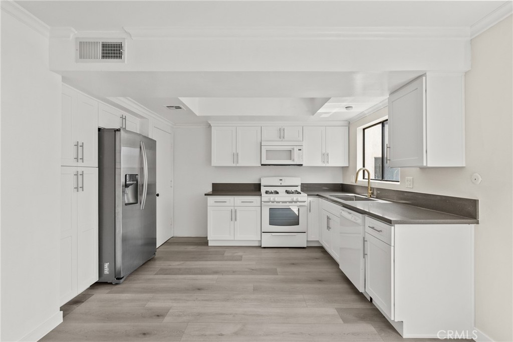 18958 Sherman Way 17