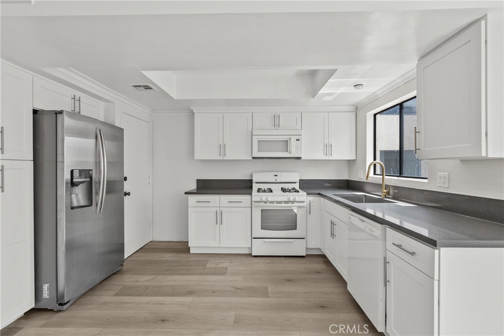 18958 Sherman Way 17