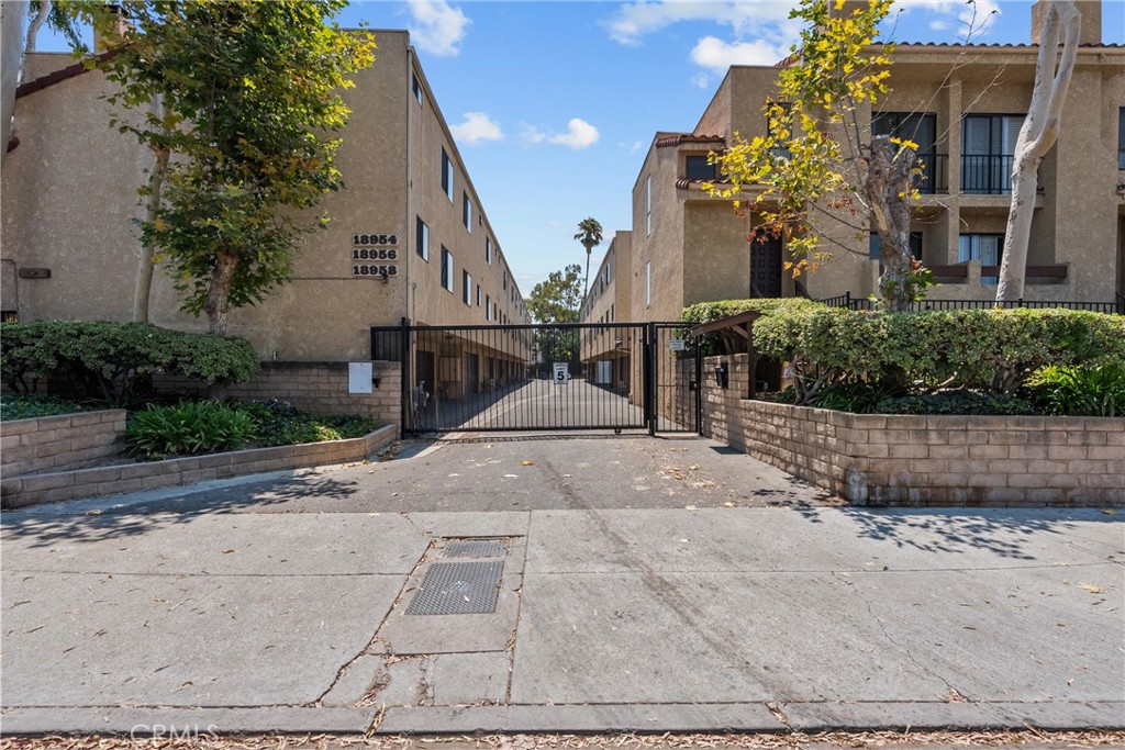 18958 Sherman Way 17