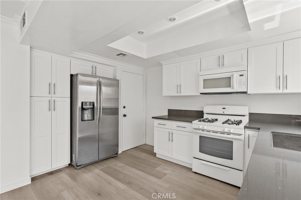 18958 Sherman Way 17