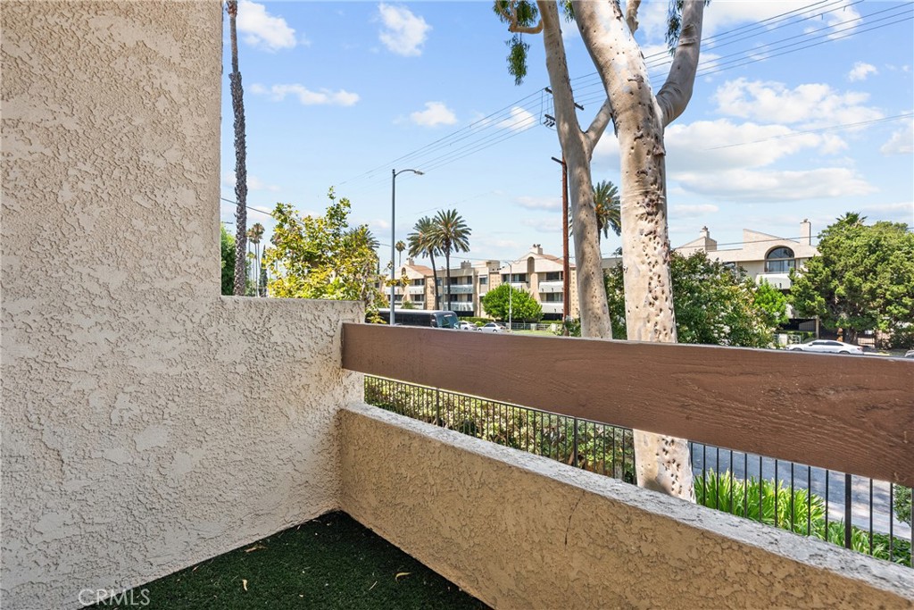 18958 Sherman Way 17