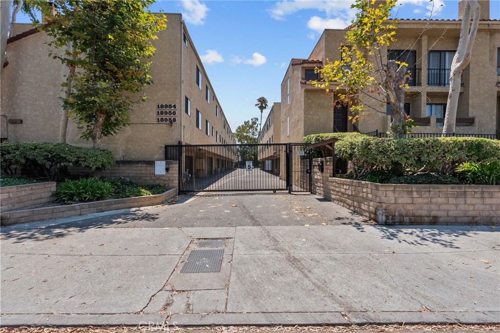 18958 Sherman Way 17