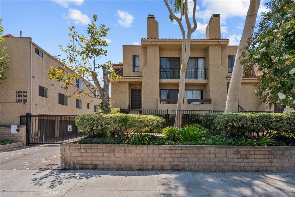 18958 Sherman Way 17