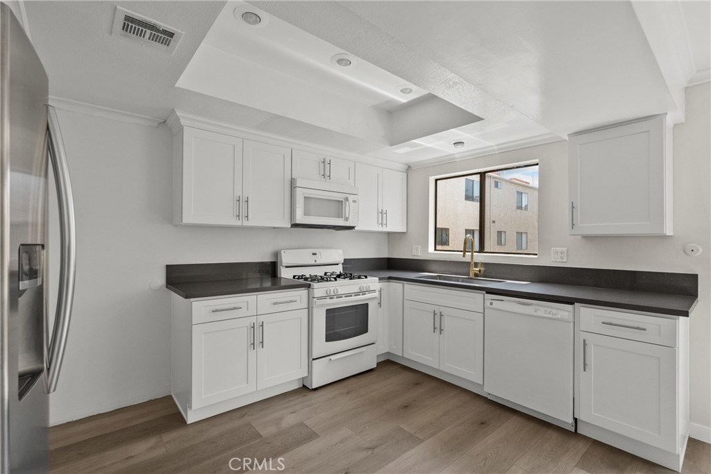 18958 Sherman Way 17