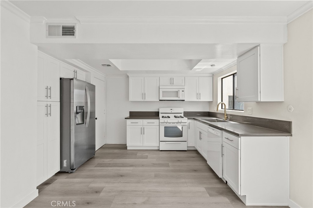 18958 Sherman Way 17