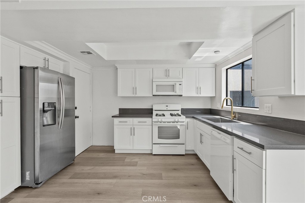 18958 Sherman Way 17