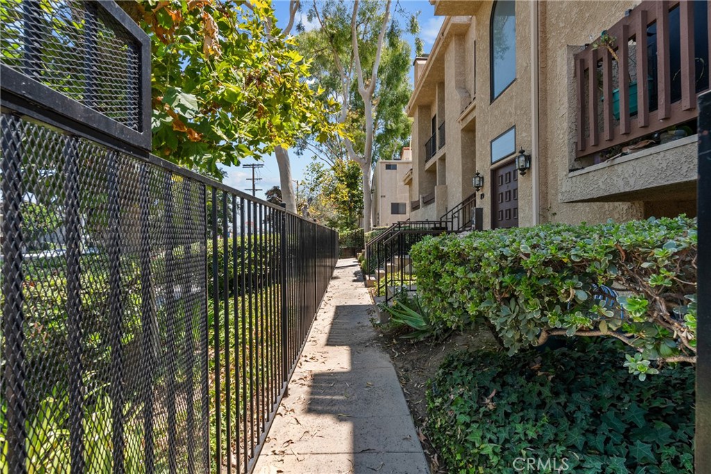 18958 Sherman Way 17