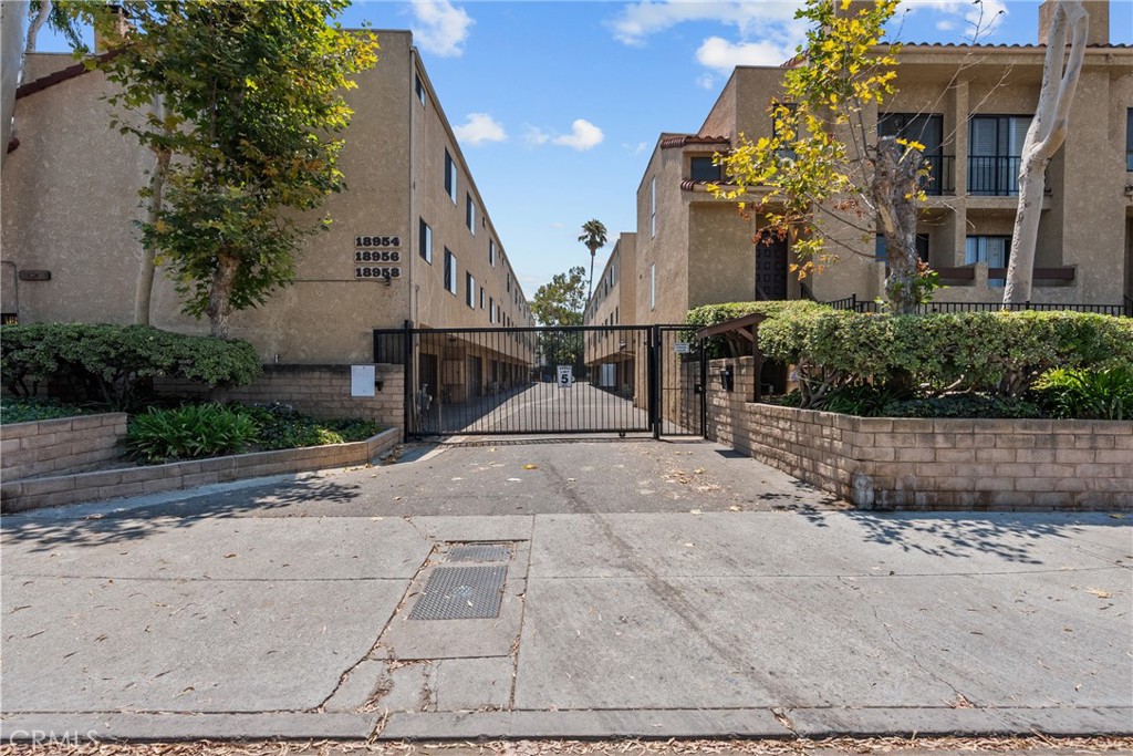 18958 Sherman Way 17