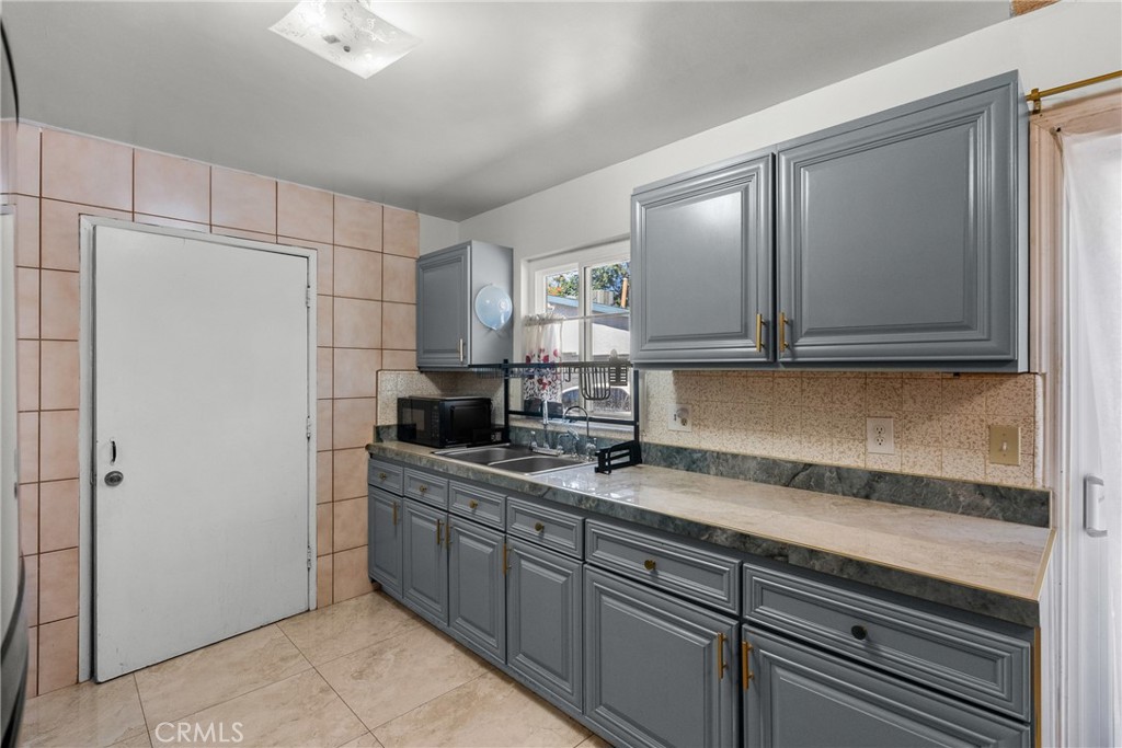 13086 Foothill Boulevard