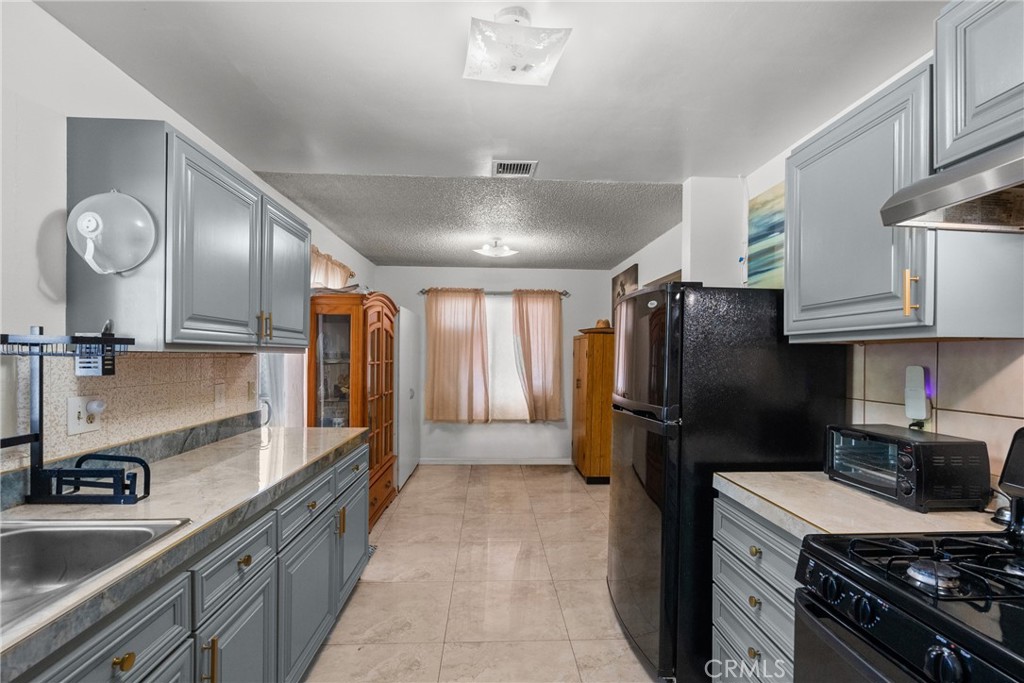 13086 Foothill Boulevard