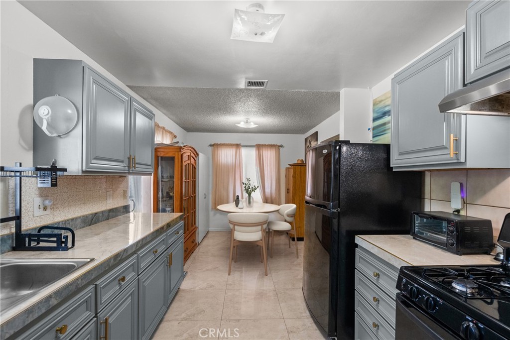 13086 Foothill Boulevard